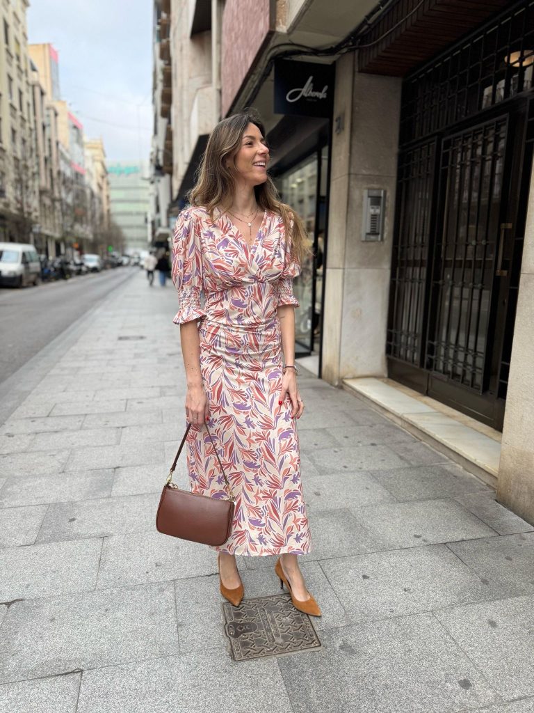 VESTIDO PUNTO DE SEDA C⁄ PICO